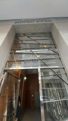 Local 251 m² grande hauteur 5.5 m