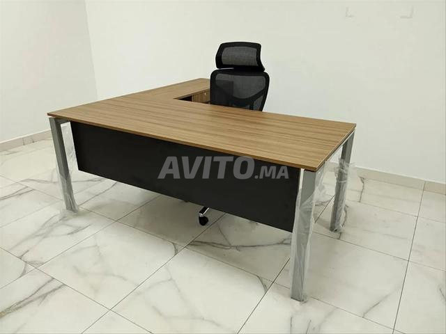 BUREAU EN BOIS AVEC CHAISE EN PROM DISPO