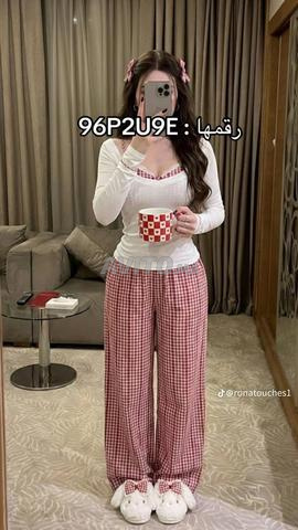 Vêtements, accessoires et sacs à vendre à un prix symbolique