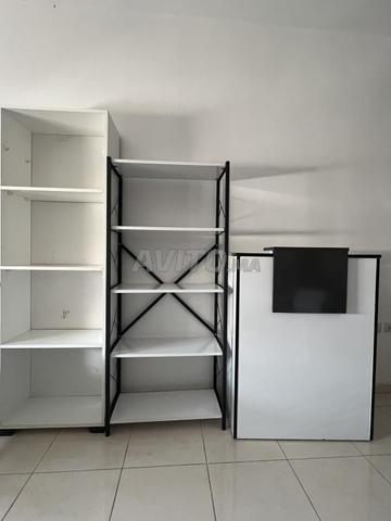 Bureau et étagères