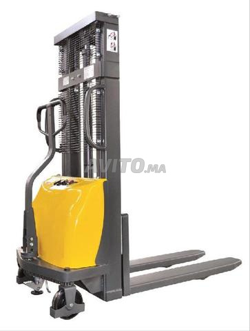 Gerbeur Semi-Électrique 1.5T – Levée 3M – Bon État