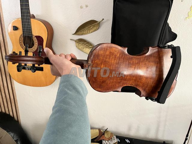 كمان 4/4 للمبتدئين مع حامل مُعدَّل (1700 درهم)
