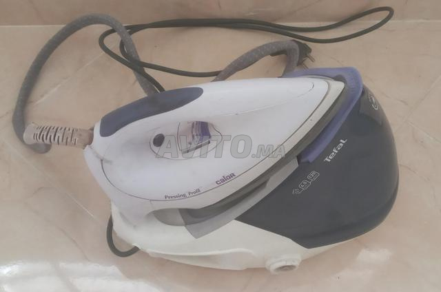 Fer à repasser TEFAL à vapeur haute pression.
