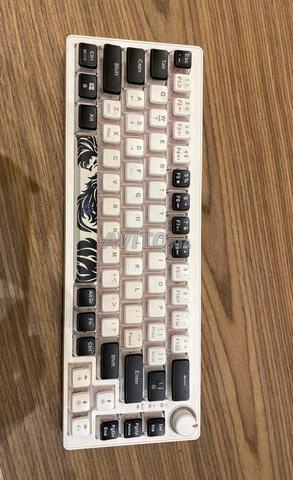 M4G Golden Lion GI68 RGB Red Switch Très bon état