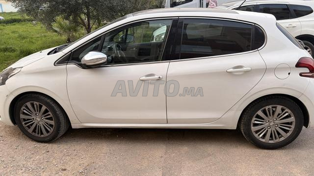 Peugeot 208 Diesel Manuelle 2017 à Fès