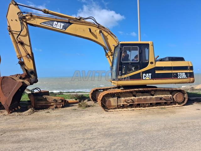 Caterpillare 320BL M 2022 d 2015 avec marteau