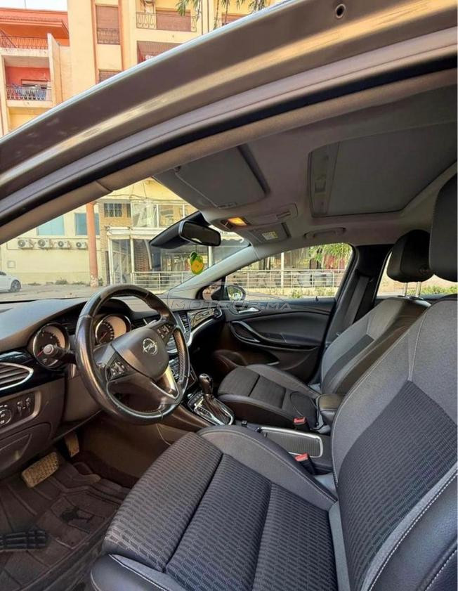 Opel Astra Diesel Automatique 2021 à Marrakech