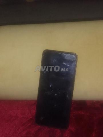 Caméra arrière rayée, l'écran est cassé - 2