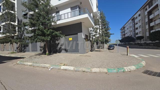 Magasin angle 118 m² ET parking Victoria - 2