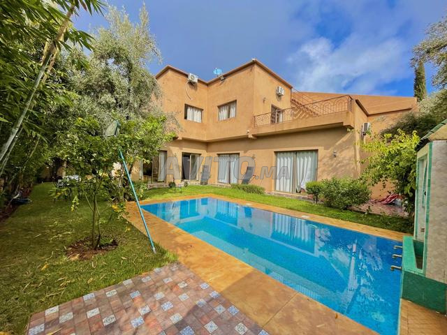 فيلا فاخرة للبيع 400 متر مربع مع مسبح خاص