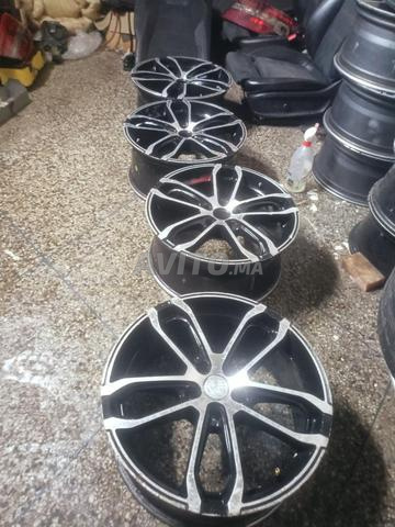 Jantes 18 pouces juste une à réparer