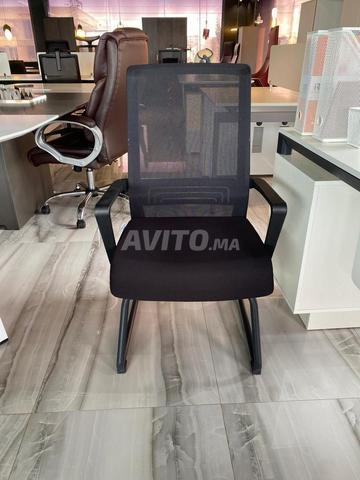 Chaise visiteur moderne-assise tissu, dossier mesh