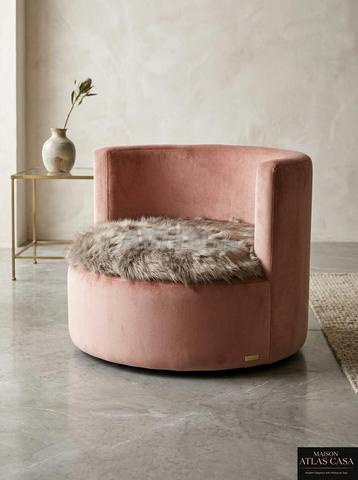 Chaise au design luxueux de couleur rose
