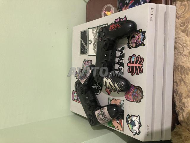 PS4 flashée avec 18 jeux et une manette originale