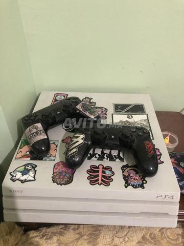 PS4 flashée avec 18 jeux et une manette originale