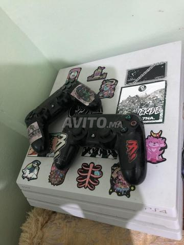 PS4 flashée avec 18 jeux et une manette originale