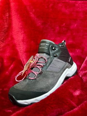 أحذية مقاومة للماء للمشي لمسافات طويلة في الجبال