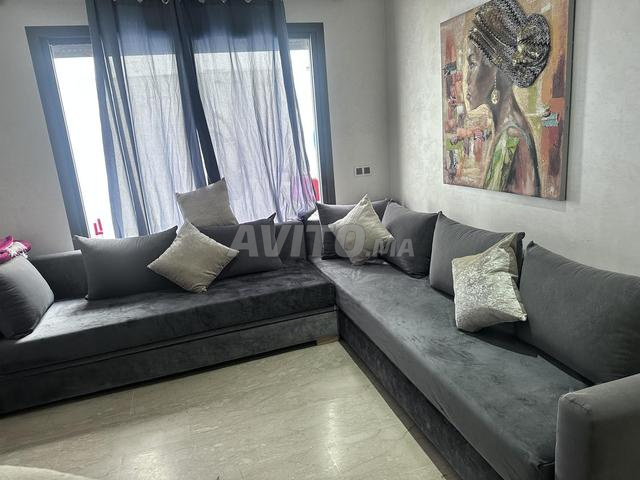 Salon L bleu avec un rangement