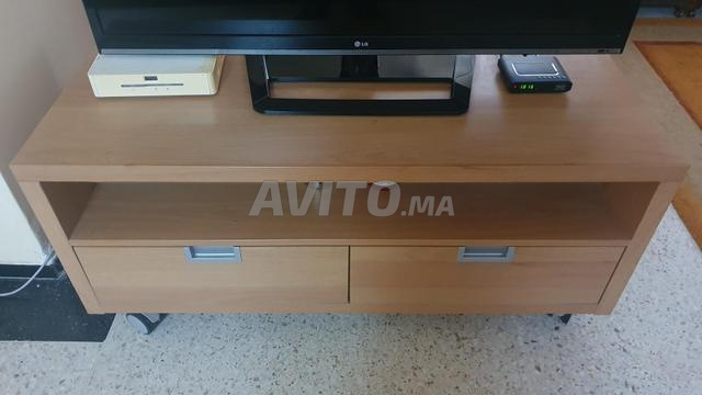 Meuble TV moderne sur roulettes avec 2 tiroirs