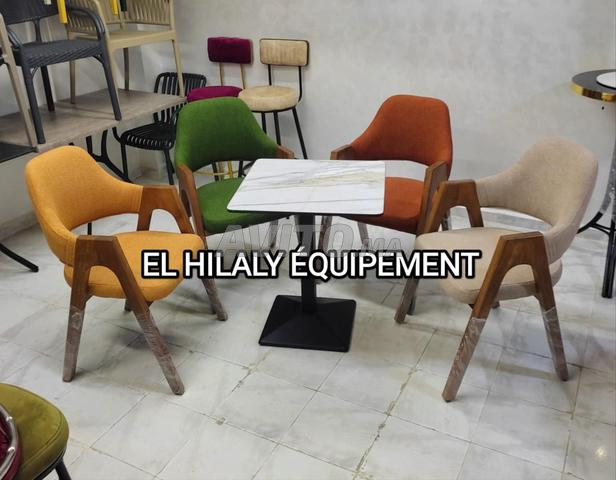 Chaise café et table