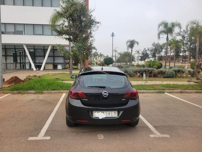 Voiture première main. Bon Etat moteur.