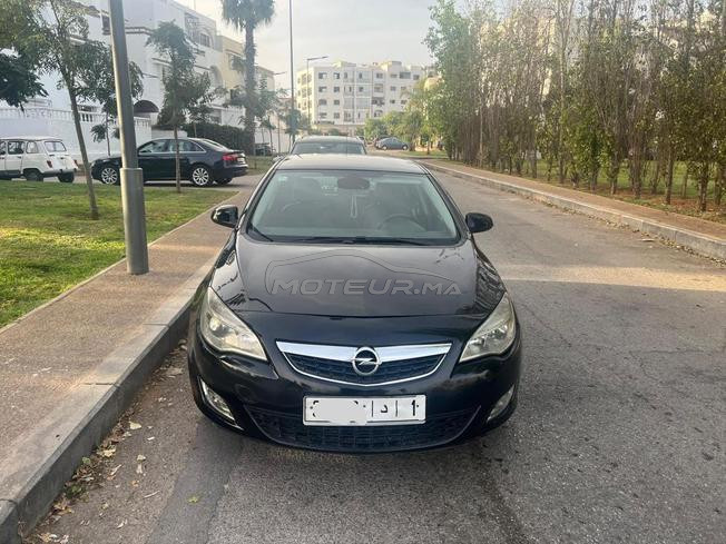 Voiture première main. Bon Etat moteur.