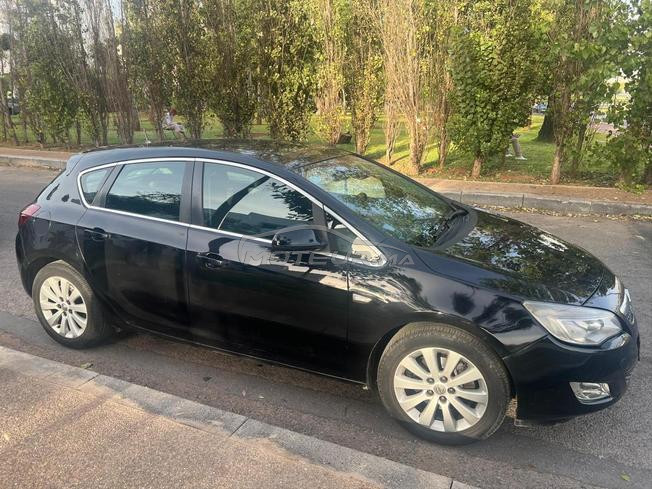 Voiture première main. Bon Etat moteur.