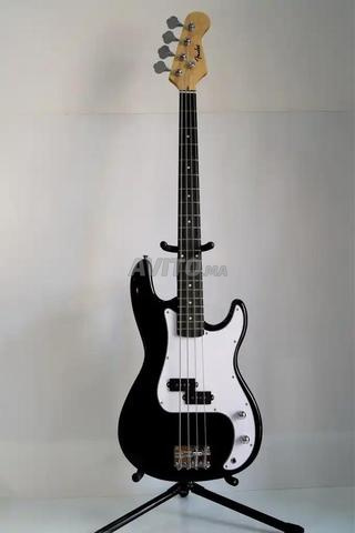 Fender Precision Bass – Guitare Basse Noir/Blanc
