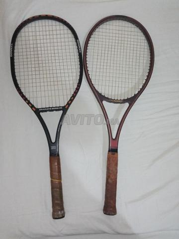 deux raquettes de tennis et pochette de marque
