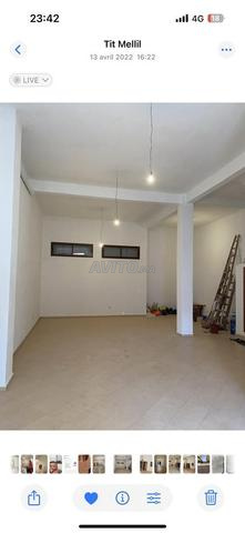 Maison à vendre S/sol magasin garage et 2 étages