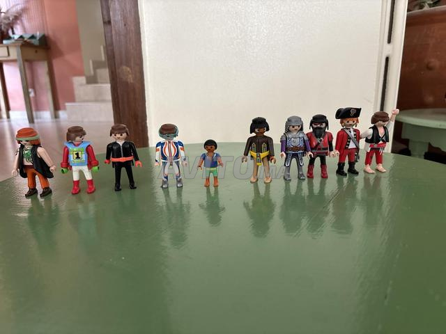 Dix playmobil en très bonne état