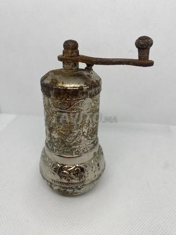 Moulin à main ancien