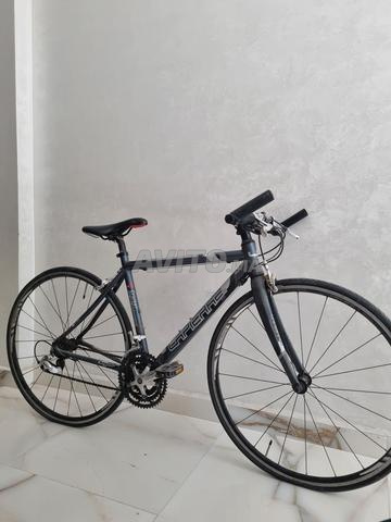 VELO LA PIERRE EN CARBONE A 2500 9KG TRES BON ETAT