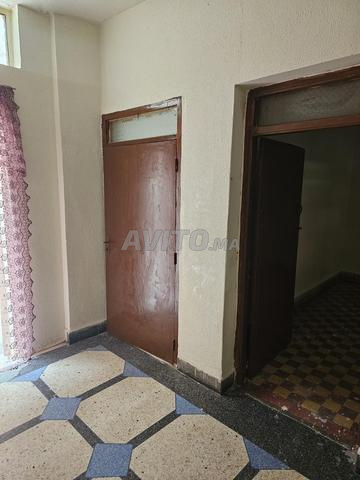 Maison pour étudiants, près de l'école des professeurs