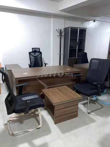 Bureaux importés alliant élégance et durabilité