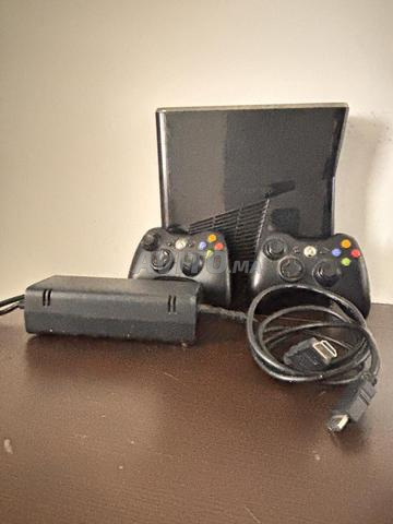 xbox 360/2manettes/cable/cable HDMI
