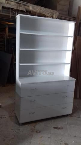 Étagères présentoirs parapharmacie