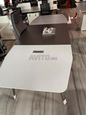 Table de réunion moderne – Design bicolore