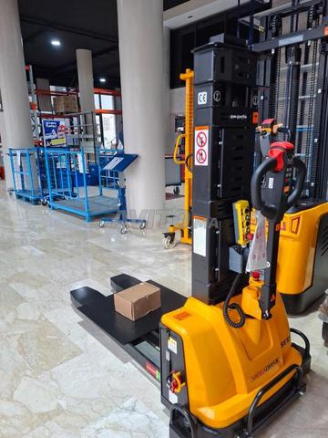 Gerbeur Électrique Auto-Élévateur – SES12