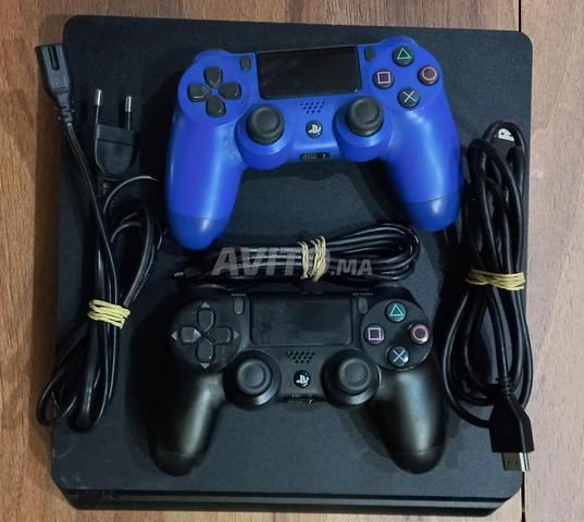 PS4 slim 500g avec 2 manettes originales