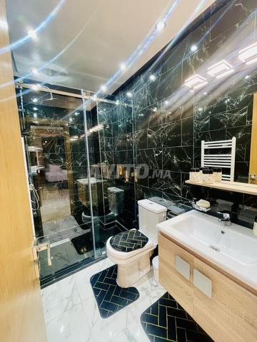 Appartement meublé luxueux terrasse parking privé - image 5