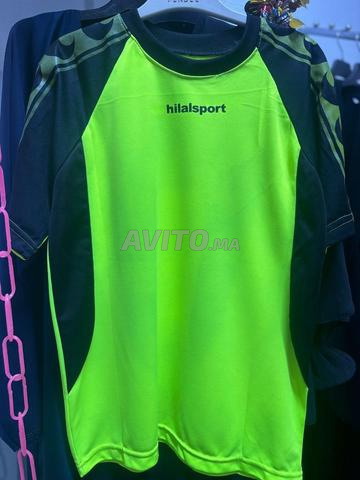 13 tenues de sport complètes