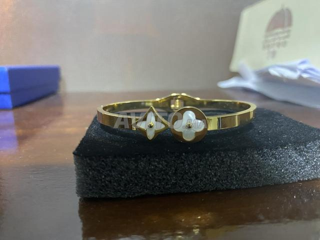 Bracelet louis vuitton doré de Dubai