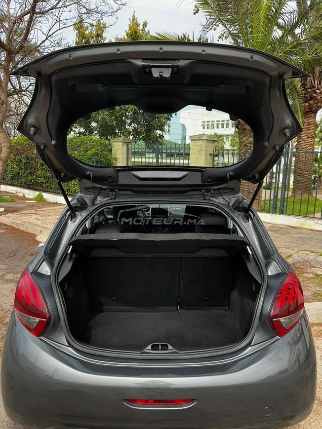 Peugeot 208 Diesel Manuelle 2016 à Rabat