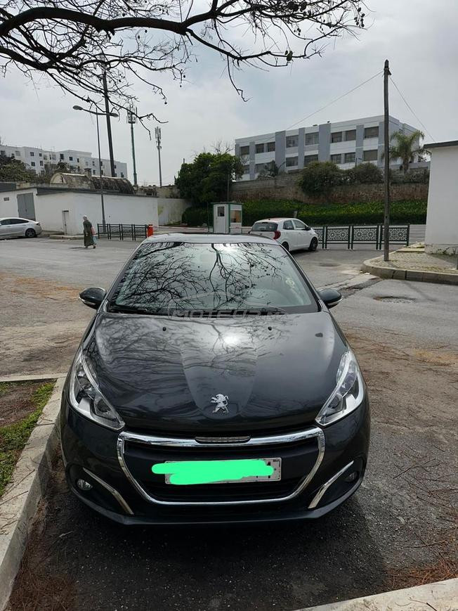 Peugeot 208 Diesel Manuelle 2016 à Rabat