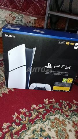 PS5 slim digital et écran 2k 27 pouces 180hz
