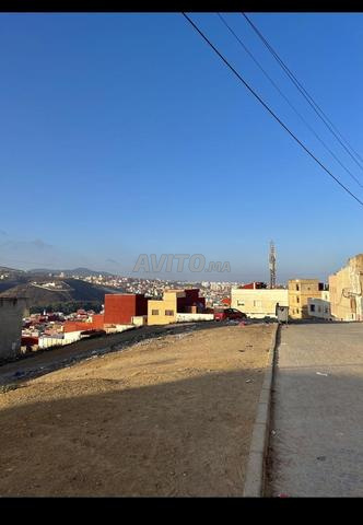 Terrain R3 avec trois façades à un prix très raisonnable