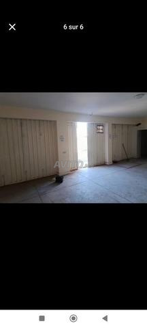 Local commercial à louer dans le quartier Al Massar, près de la rue principale
