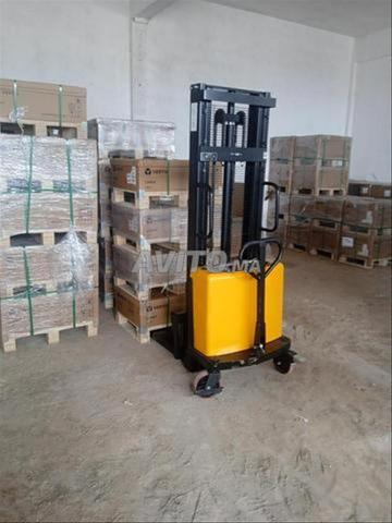 Gerbeur Semi-Électrique – Gerbeur semi-électrique