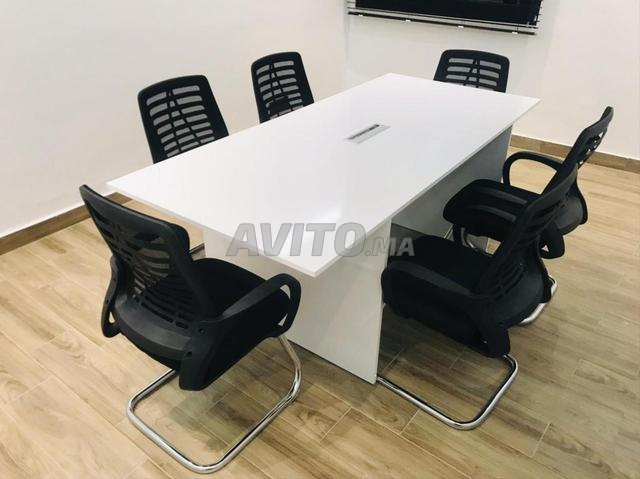 Table de réunion Idéale pour bureau professionnel